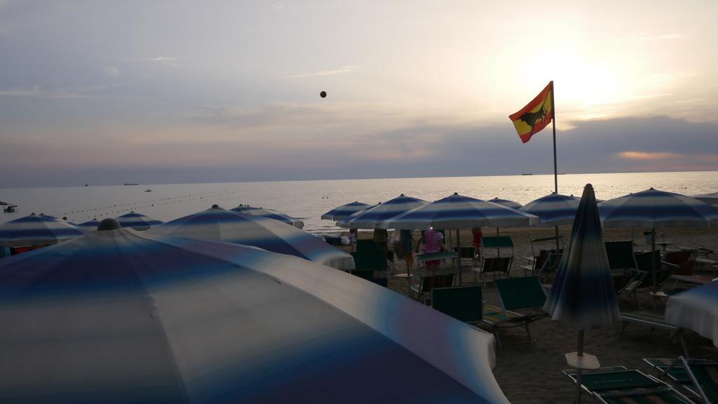 Espana Aparthotel Škalngur Екстериор снимка